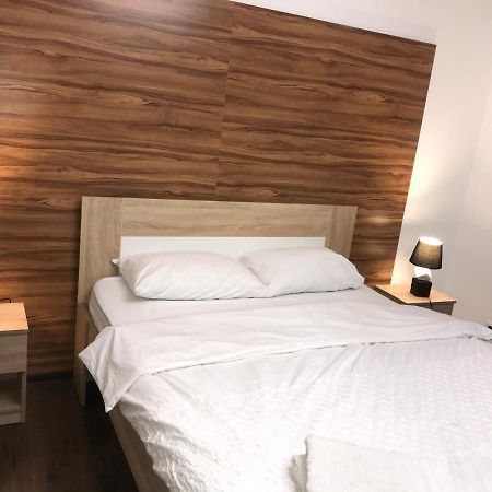 Apartmán Naberezhna 10, Central Luck Exteriér fotografie