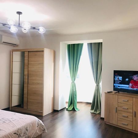 Apartmán Naberezhna 10, Central Luck Exteriér fotografie